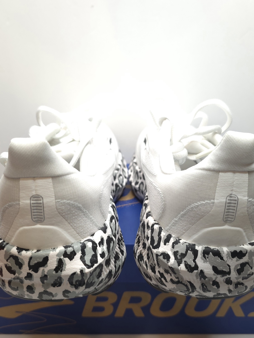 Brooks Revel 9 Shoes White/Ultimate Grey/Blk Leopard 1204891B132  Size 8.5W - Picture 4 of 7